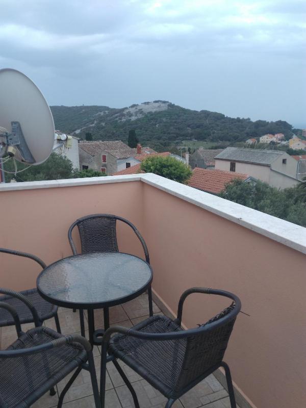 Three-Bedroom Apartment with Balcony image 3