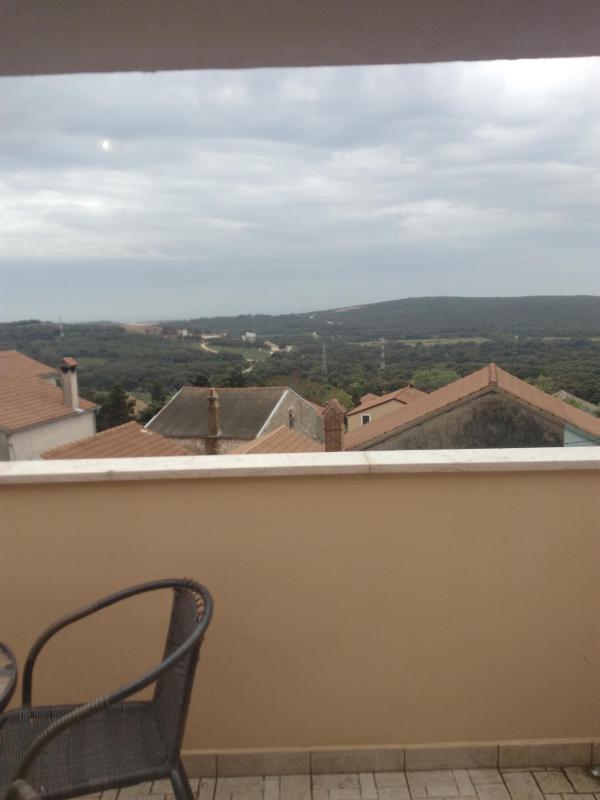 Three-Bedroom Apartment with Balcony image 2