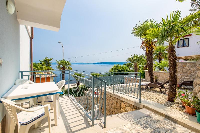 One-Bedroom Apartment with Terrace and Sea View image 3