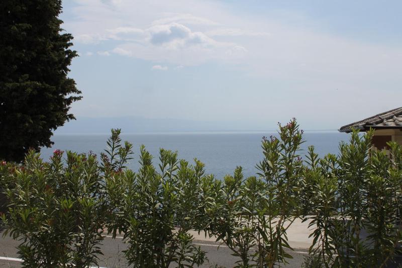 One-Bedroom Apartment with Terrace and Sea View image 3
