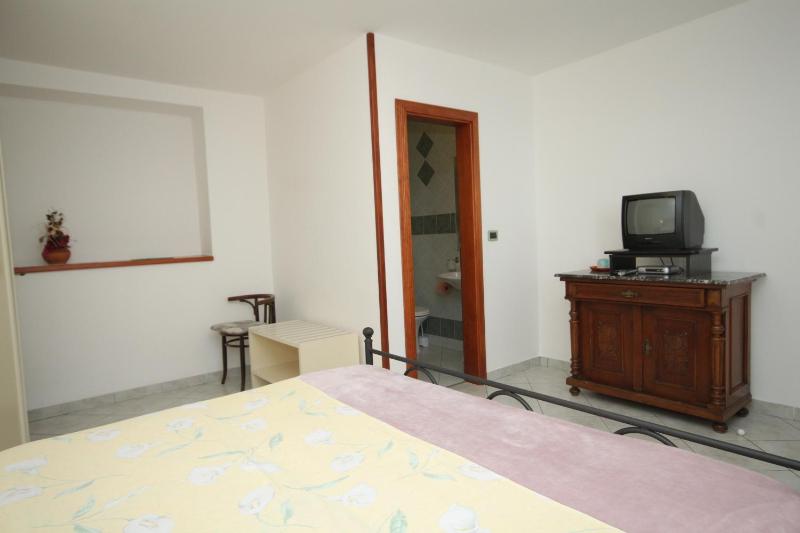 Double Room image 4