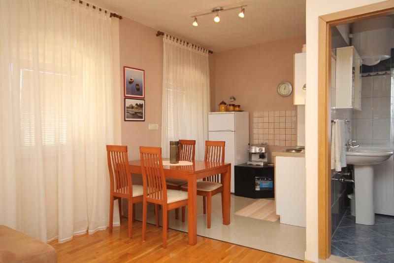 One-Bedroom Apartment image 2