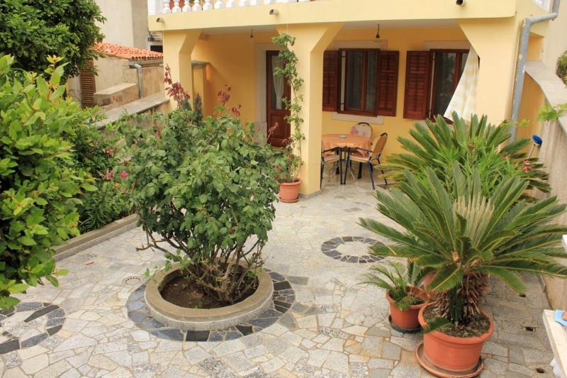 Apartments with a parking space Mali Losinj (Losinj) - 7940 - image 3