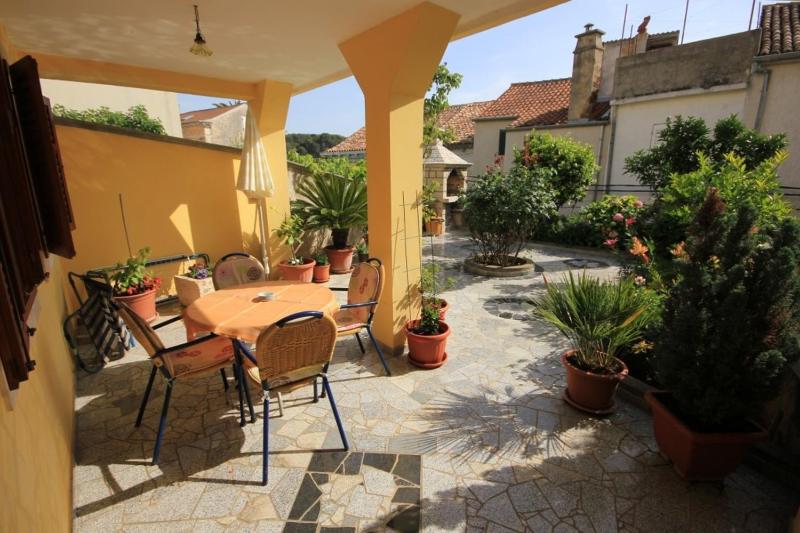 Apartments with a parking space Mali Losinj (Losinj) - 7940 - image 4