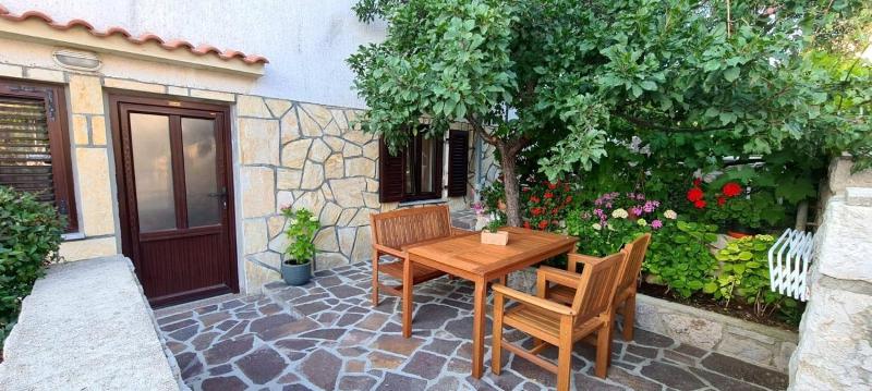 One-Bedroom Apartment with Terrace image 3