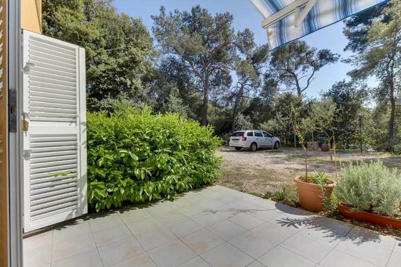 One-Bedroom Apartment with Terrace image 3
