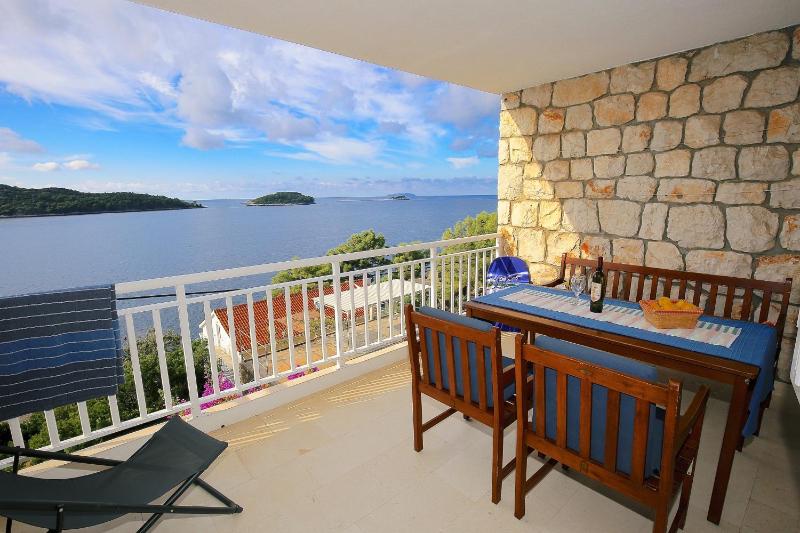 Two-Bedroom Apartment with Terrace and Sea View image 3