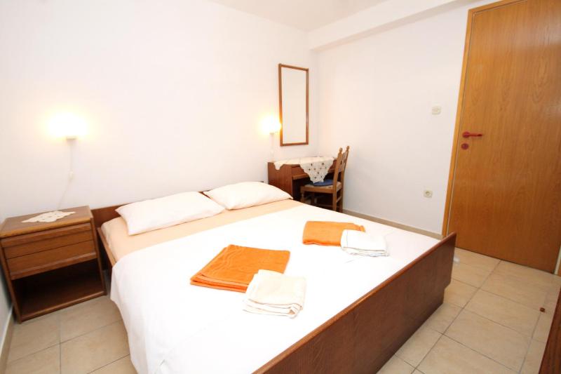 Three-Bedroom Apartment with Terrace and Sea View image 1