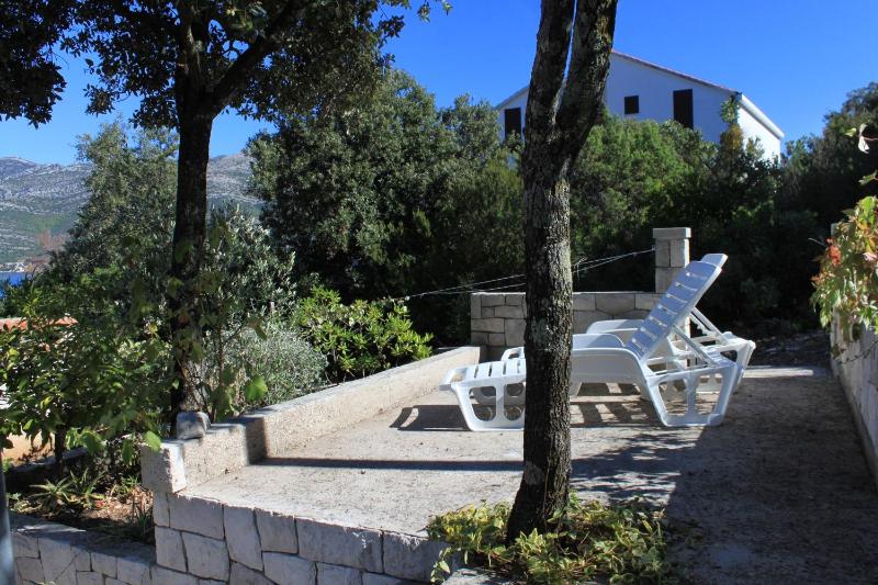 Three-Bedroom Apartment with Terrace and Sea View image 4