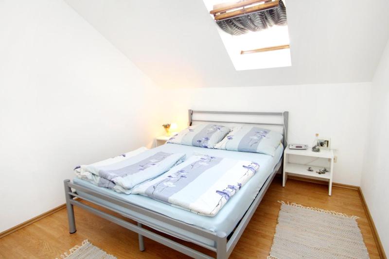 One-Bedroom Apartment with Terrace and Sea View image 1