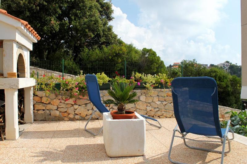 One-Bedroom Apartment with Terrace and Sea View image 3