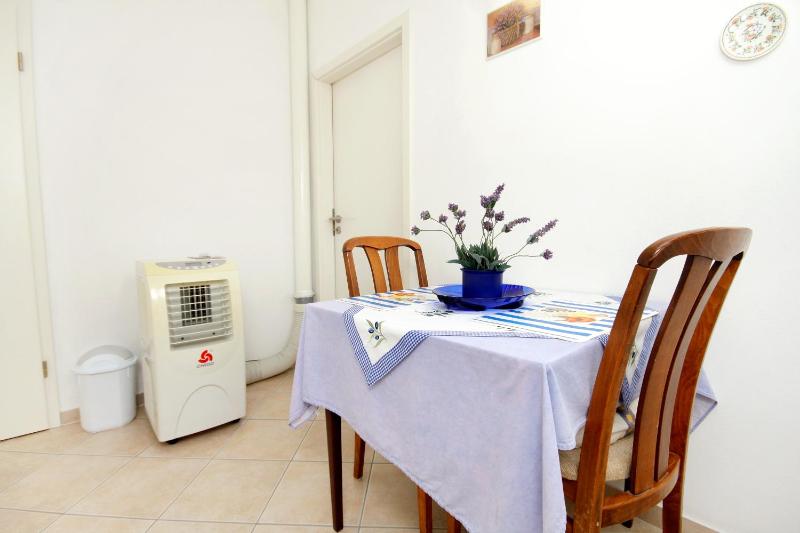 One-Bedroom Apartment with Terrace and Sea View image 4