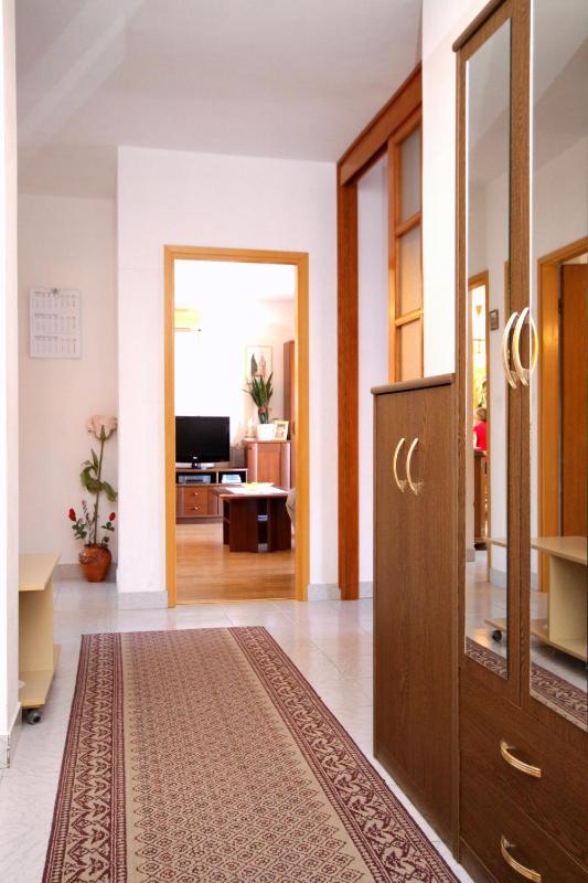 Three-Bedroom Apartment with Terrace and Sea View image 3