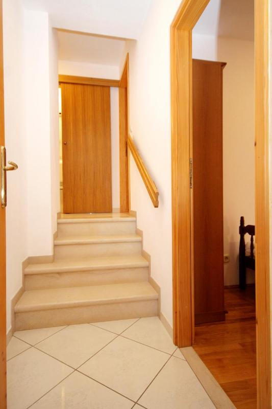 Three-Bedroom Apartment with Terrace and Sea View image 2