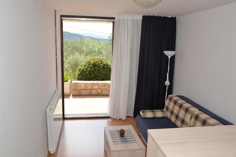 One-Bedroom Apartment with Terrace and Sea View image 1