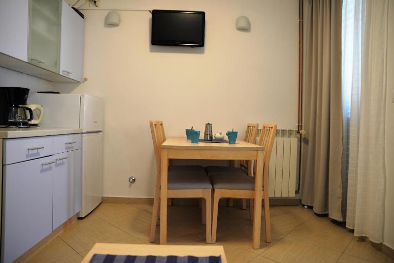 One-Bedroom Apartment with Terrace and Sea View image 4