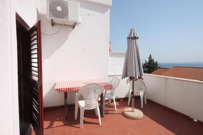 Two-Bedroom Apartment with Terrace and Sea View image 3