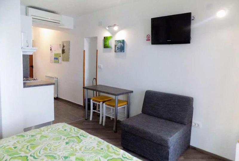 Studio with Terrace and Sea View image 4