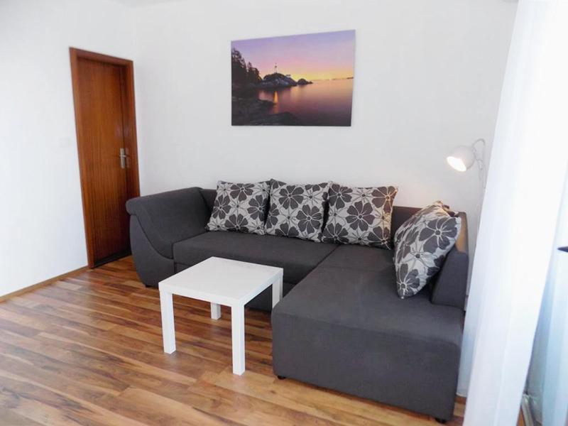 One-Bedroom Apartment with Terrace and Sea View image 3