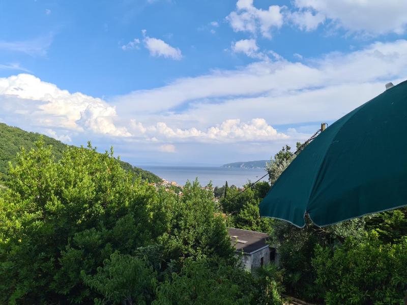 Three-Bedroom Apartment with Terrace and Sea View image 3