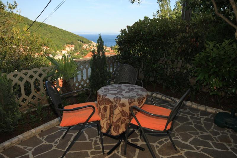 One-Bedroom Apartment with Terrace and Sea View image 4