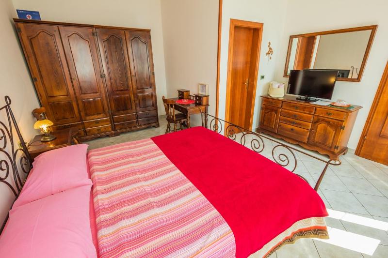 Double Room image 3