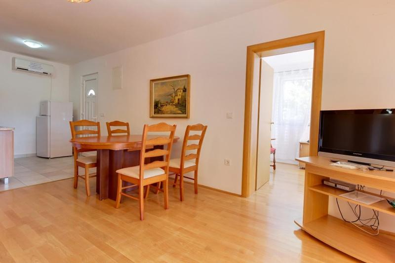 One-Bedroom Apartment with Terrace image 4