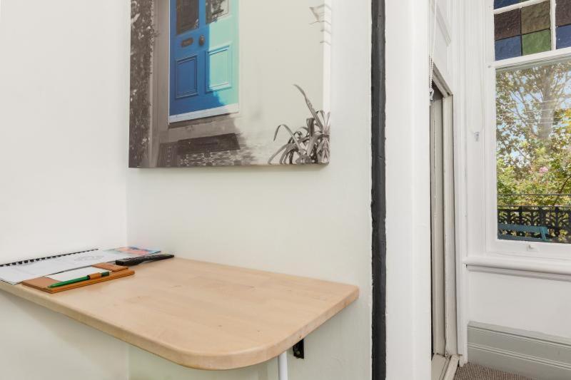 Queen Room with Balcony image 4