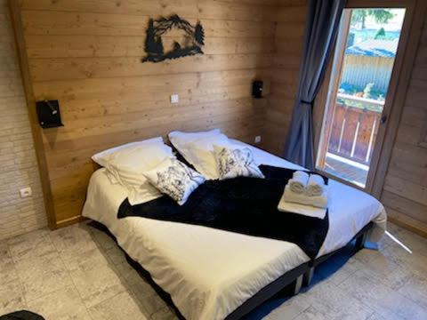 Deluxe Double or Twin Room image 2