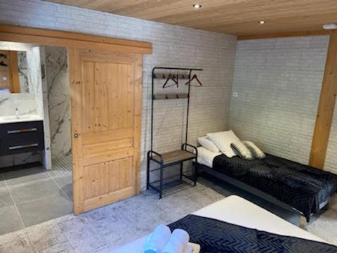 Deluxe Double or Twin Room image 3