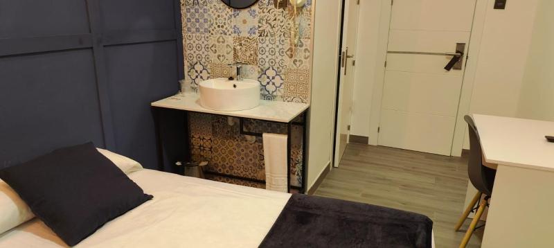 Single Room with Private Bathroom image 3