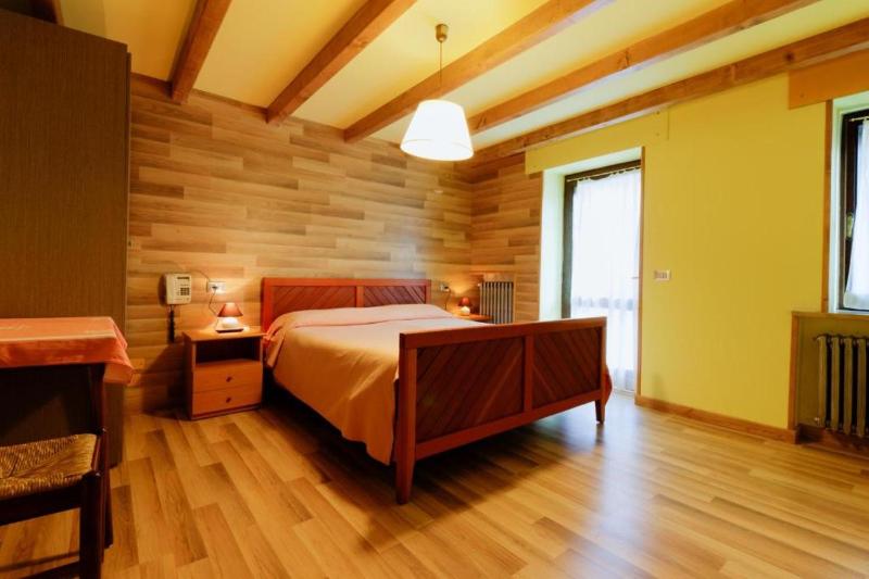 Double or Twin Room with Private Bathroom image 1