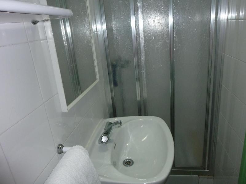 Double or Twin Room with Private Bathroom image 3