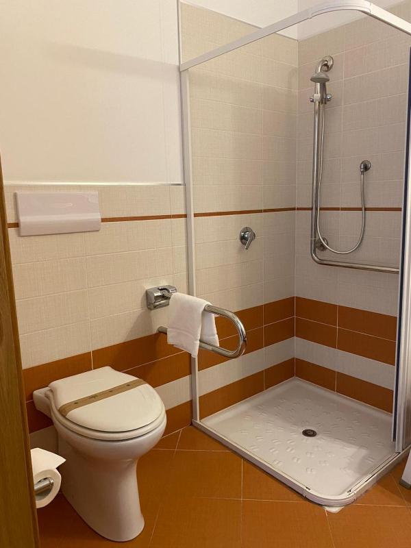 Double Room - Disability Access image 1
