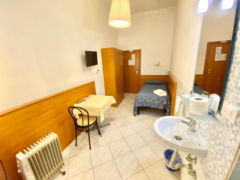 Economy Single Room image 2