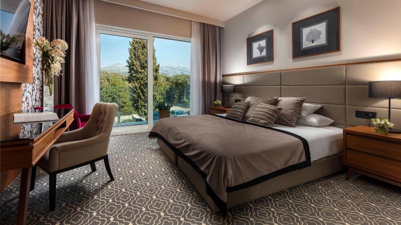 Luxury Double or Twin Room with Balcony image 1
