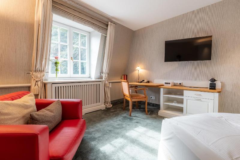 Small Double Room image 2