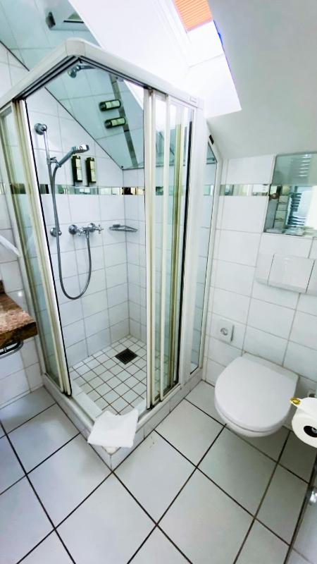 Single Room with Shower image 2