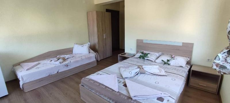Deluxe Triple Room image 3