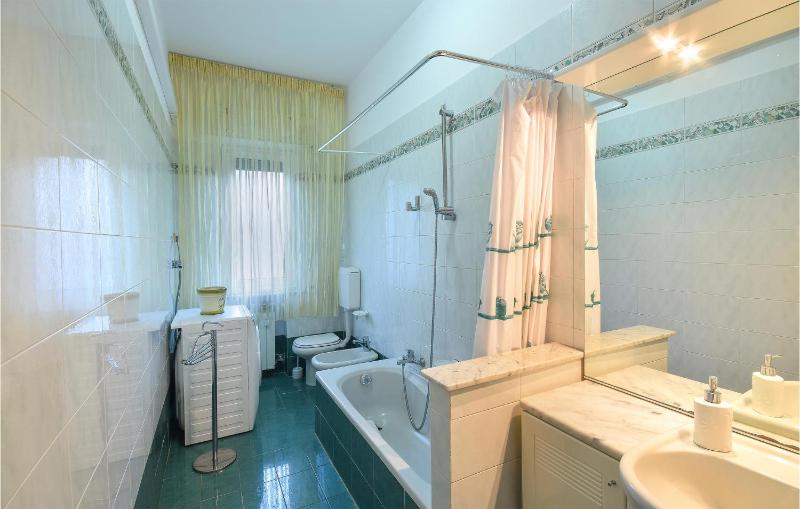 Stunning Apartment In Genova With Wifi - image 2