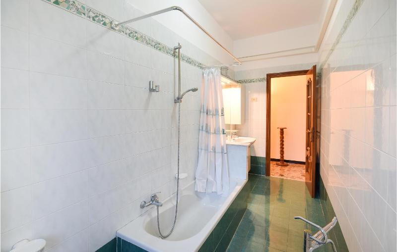 Stunning Apartment In Genova With Wifi - image 12
