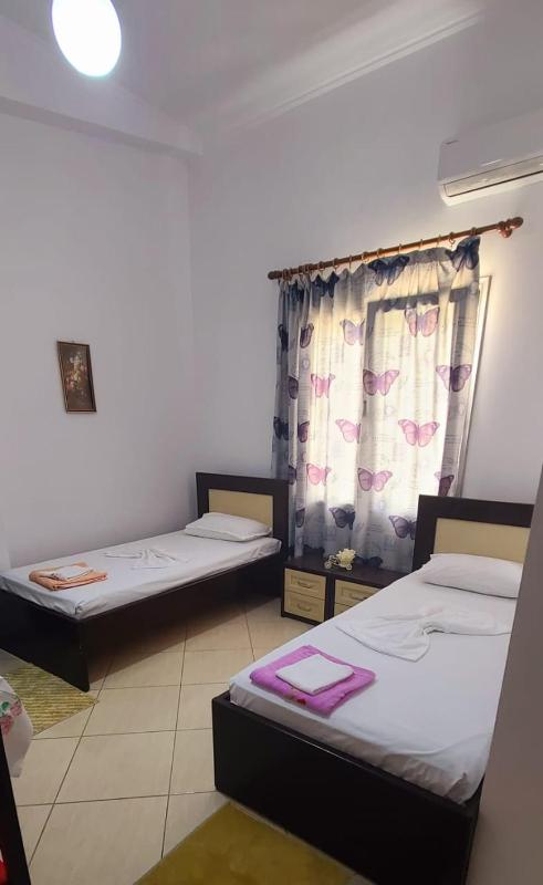 Standard Twin Room with Mountain View image 2