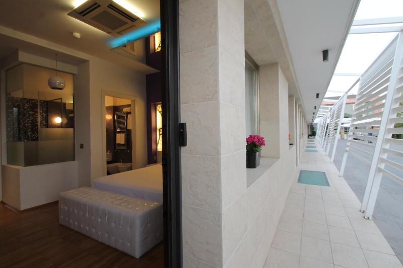 Deluxe Double Room image 2