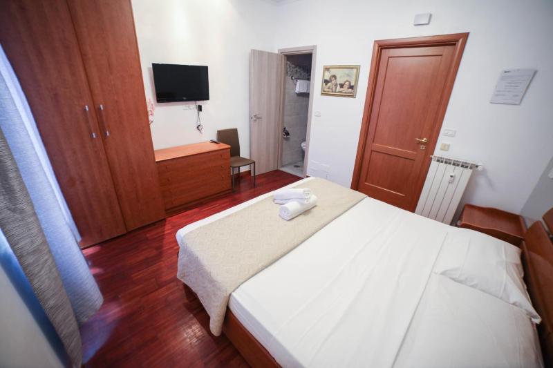 Comfort Double Room image 4