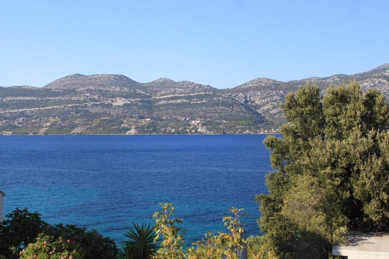 One-Bedroom Apartment with Terrace and Sea View image 2