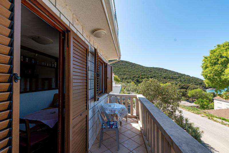 One-Bedroom Apartment with Balcony and Sea View image 4