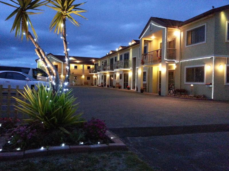 New Castle Motor Lodge - image 1