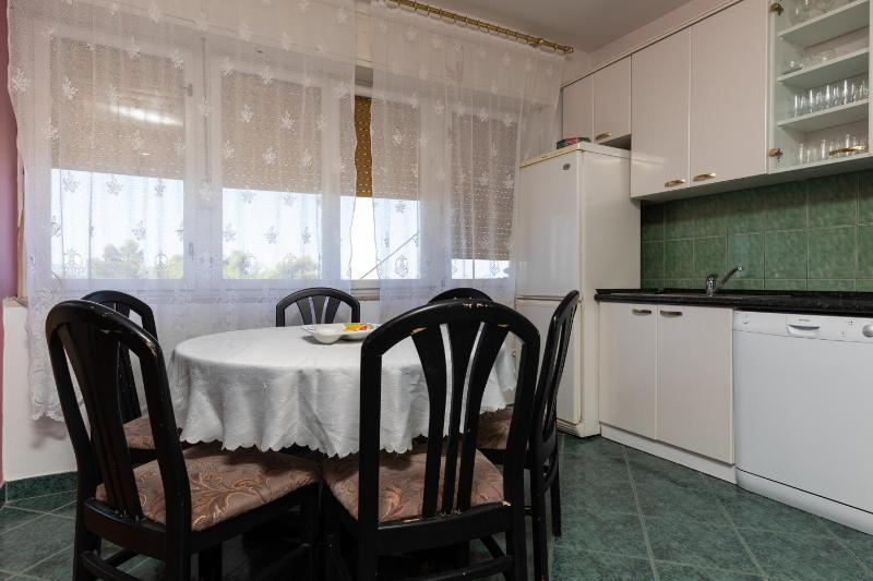Apartments with parking space Sumpetar Omis - 9436 - image 14