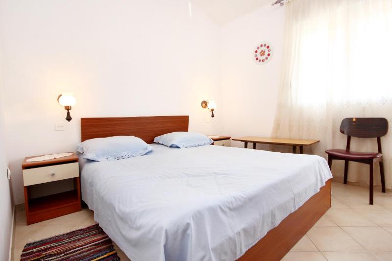 One-Bedroom Apartment with Balcony and Sea View image 1