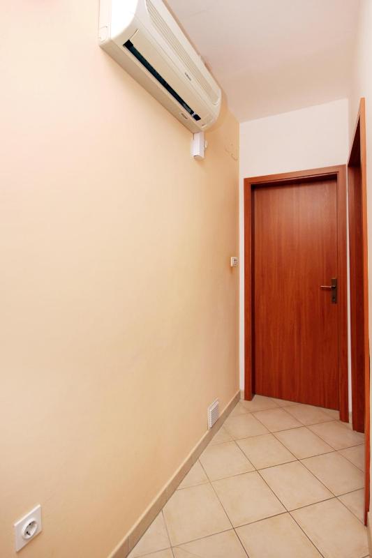 One-Bedroom Apartment with Balcony and Sea View image 2